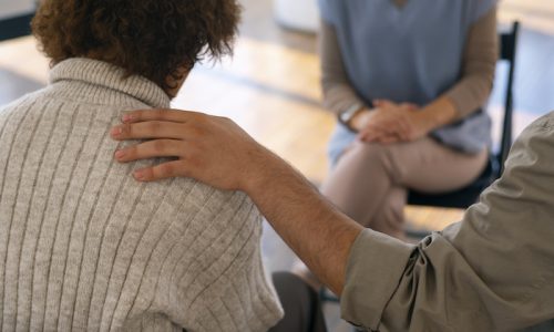 DezPassos ple-sharing-feelings-emotions-group-therapy-session