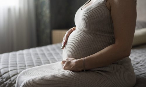 close-up-pregnant-woman-sitting